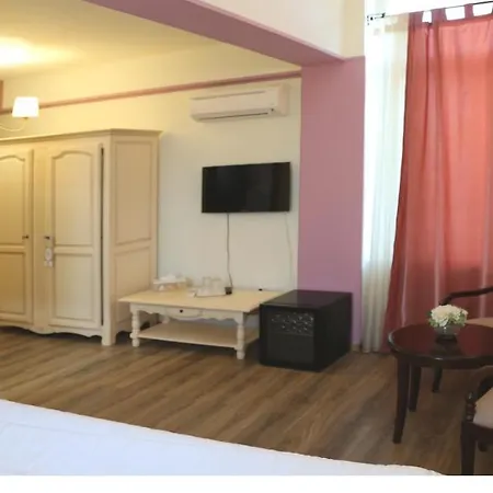 Boutique White Duchess