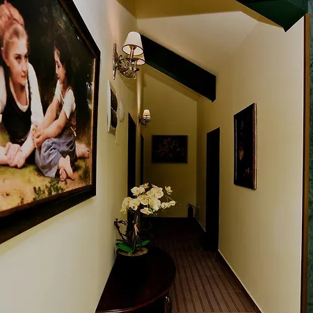 Boutique White Duchess