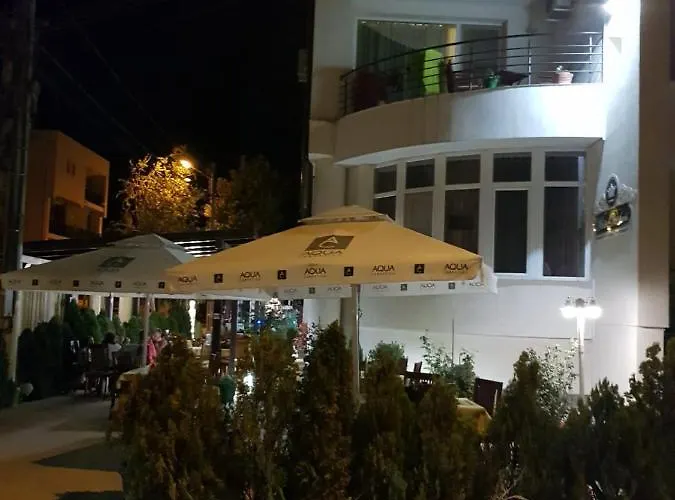 Boutique White Duchess