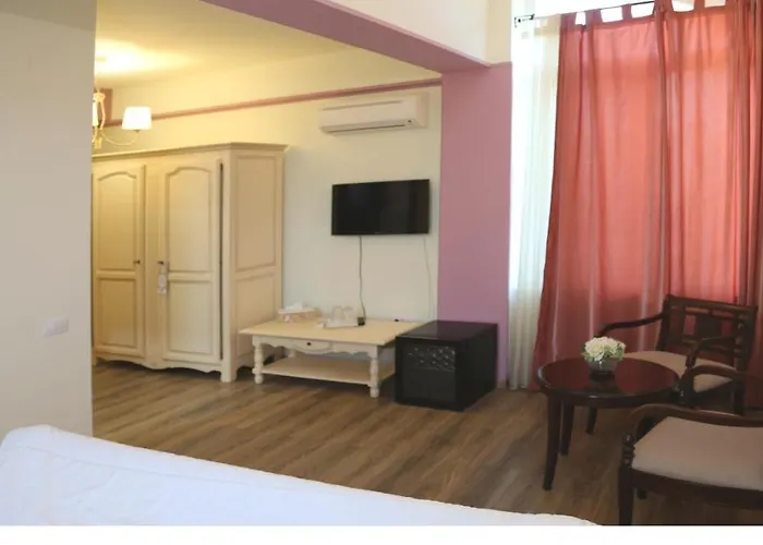 Boutique White Duchess